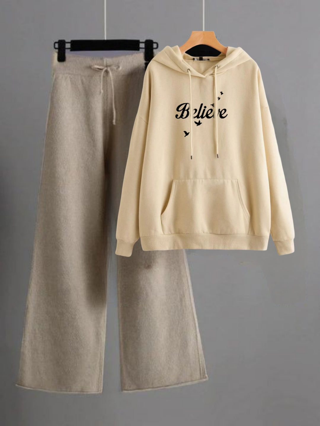 Beige hoodie believe and beige flapper