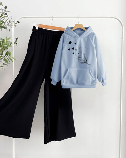 Sky blue hoodie feather and black flapper